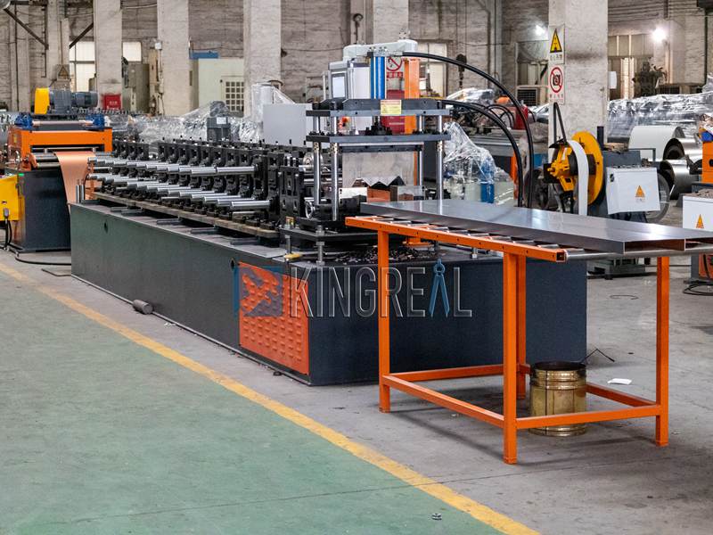 Linear strip ceiling machine