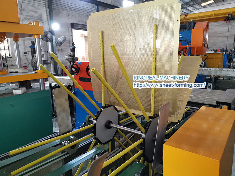 UAE abu dhabi CLIP IN LAY IN false Ceiling tile production machine 